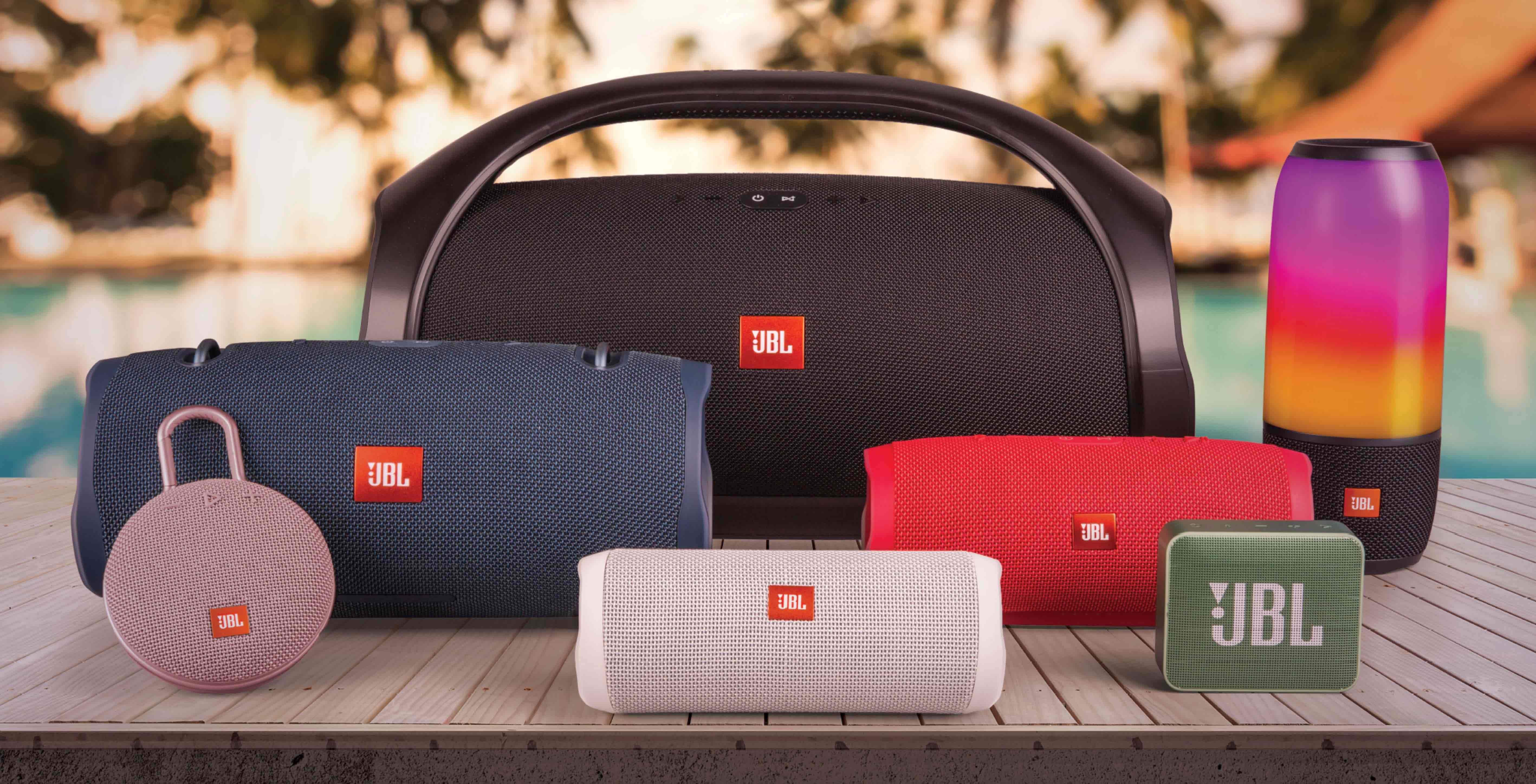 Lifestyle-jbl-pulse-three-portable-speakers-design-one